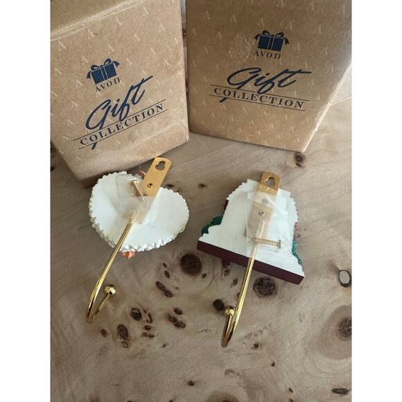 Vintage Avon Country Gift Collection Wall Hooks Goose and Cottage Set New In Box - Picture 2 of 4